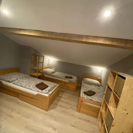 Haus Tirol לינה וארוחת בוקר לאוגנג